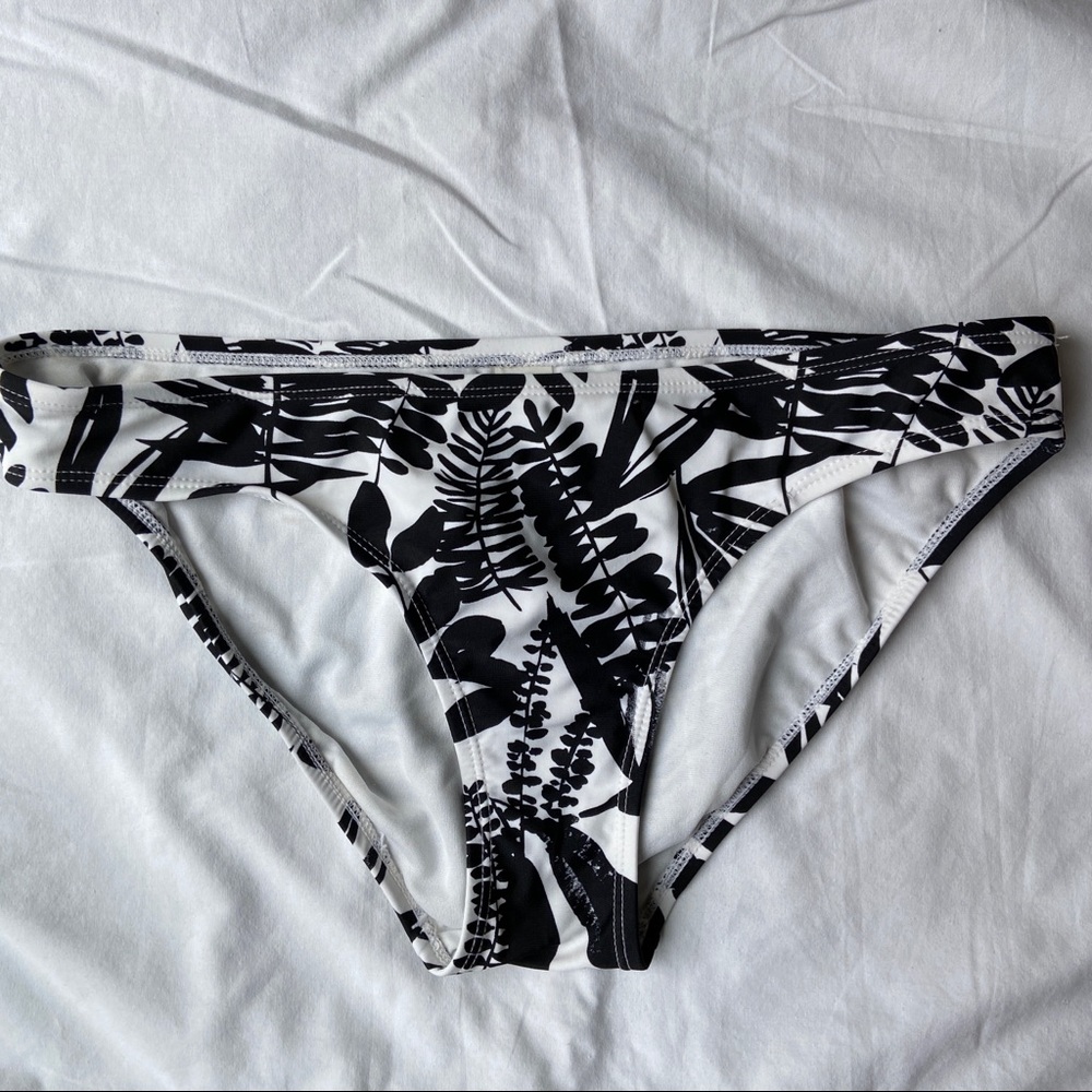 Old navy swimsuit bottoms